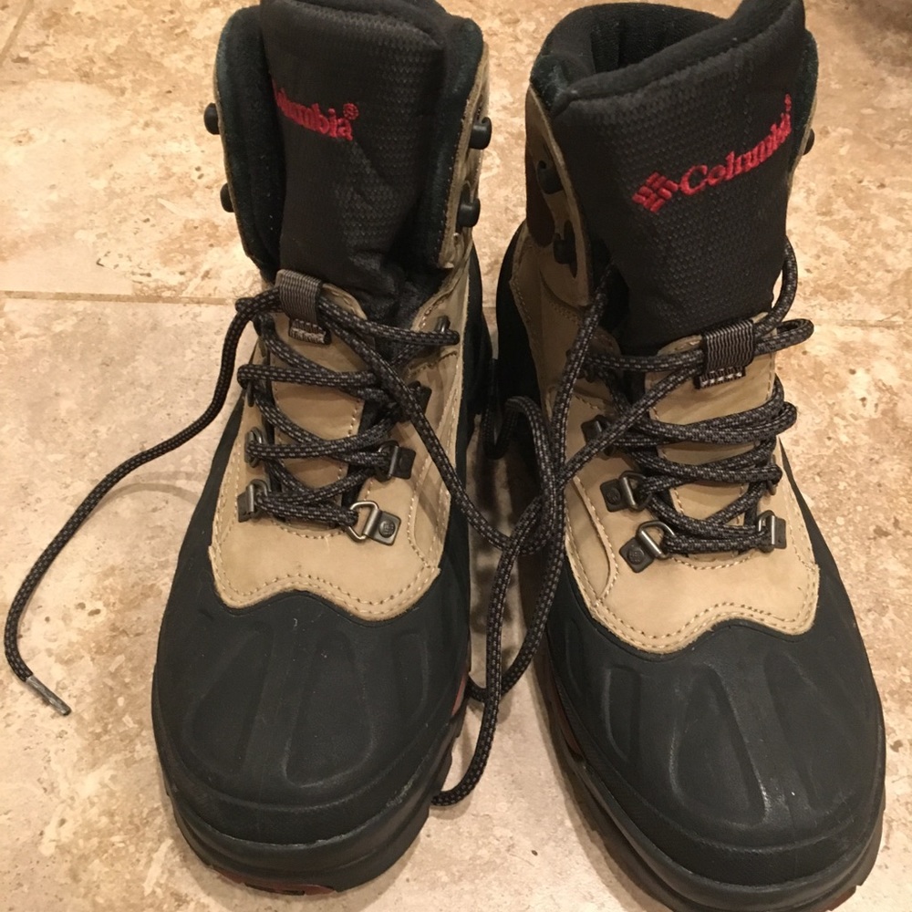 Men’s Colombia boots size 9 brand new